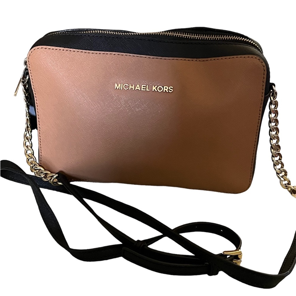 Michale Kors: New Crossbody bag strap is made of Chain and Leather